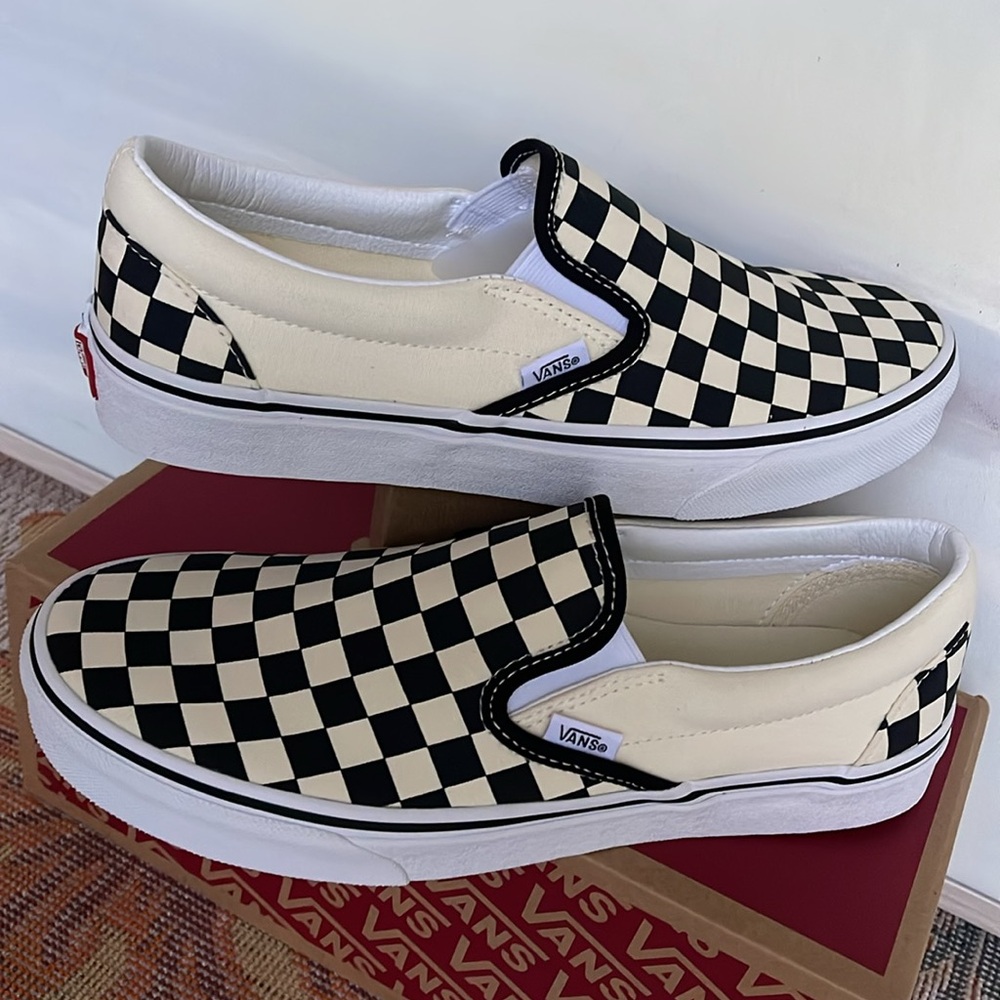 Vans WMNS Classic Slip-On
BIk&Whtchckerboard/Wht
VN000EYEBWW
Sneakers - Picture 10 of 16